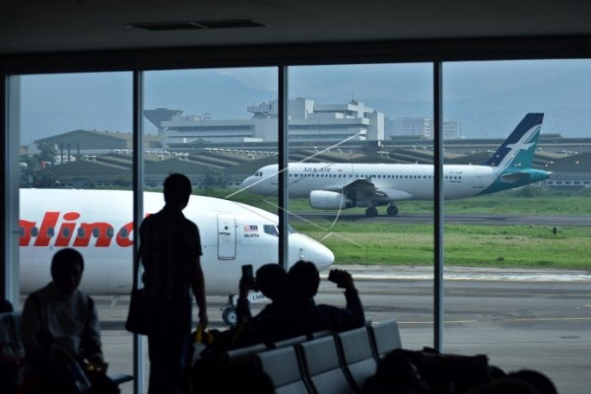 Penerbangan di Bandara Husein tidak terganggu pascagempa Banten