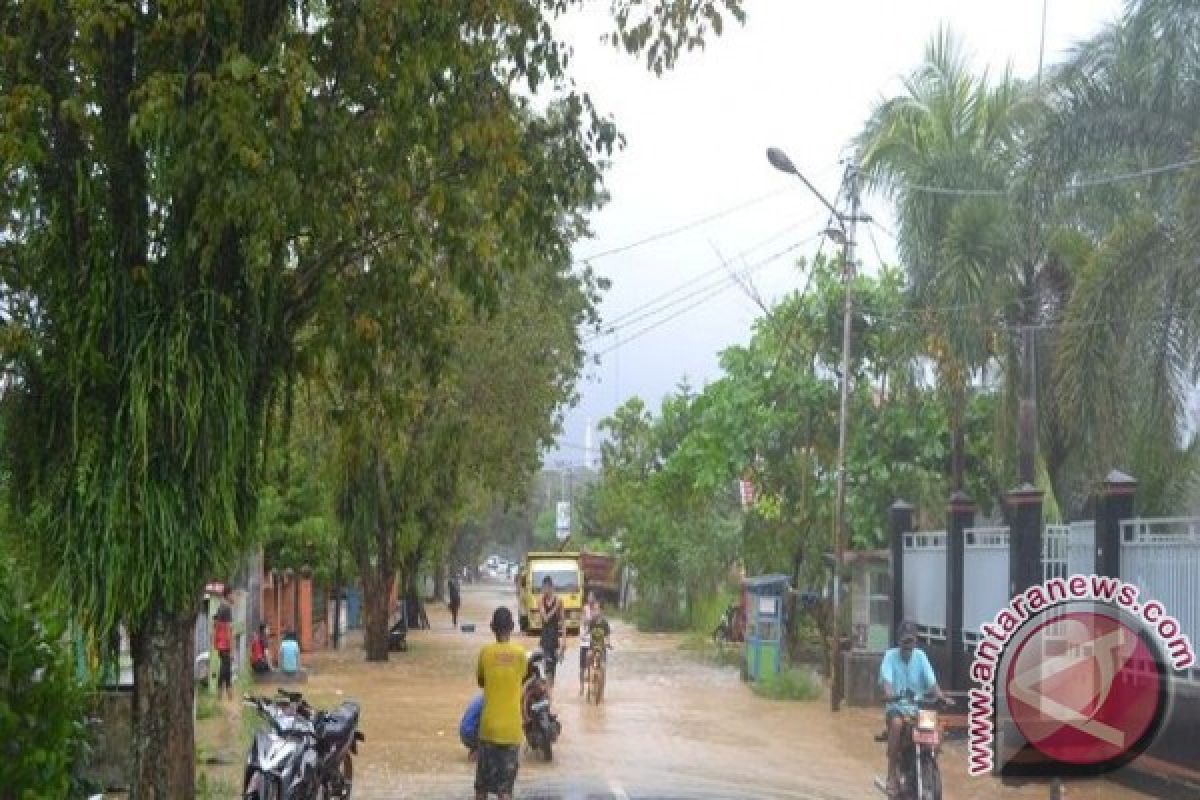 Tolitoli Lumpuh Akibat Banjir