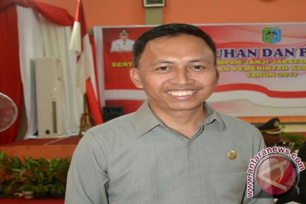 Dewan Sintang Janji Perjuangkan Pembangunan Desa 