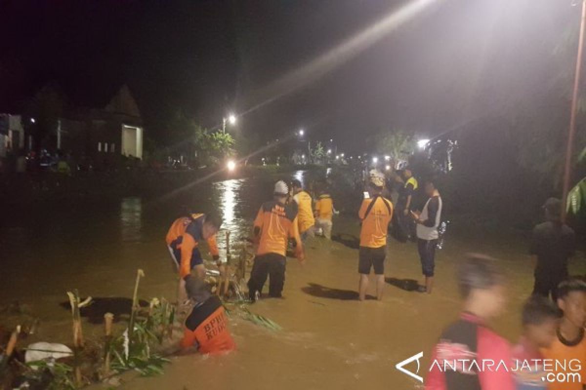 Tanggul Sungai Beringin Semarang Jebol