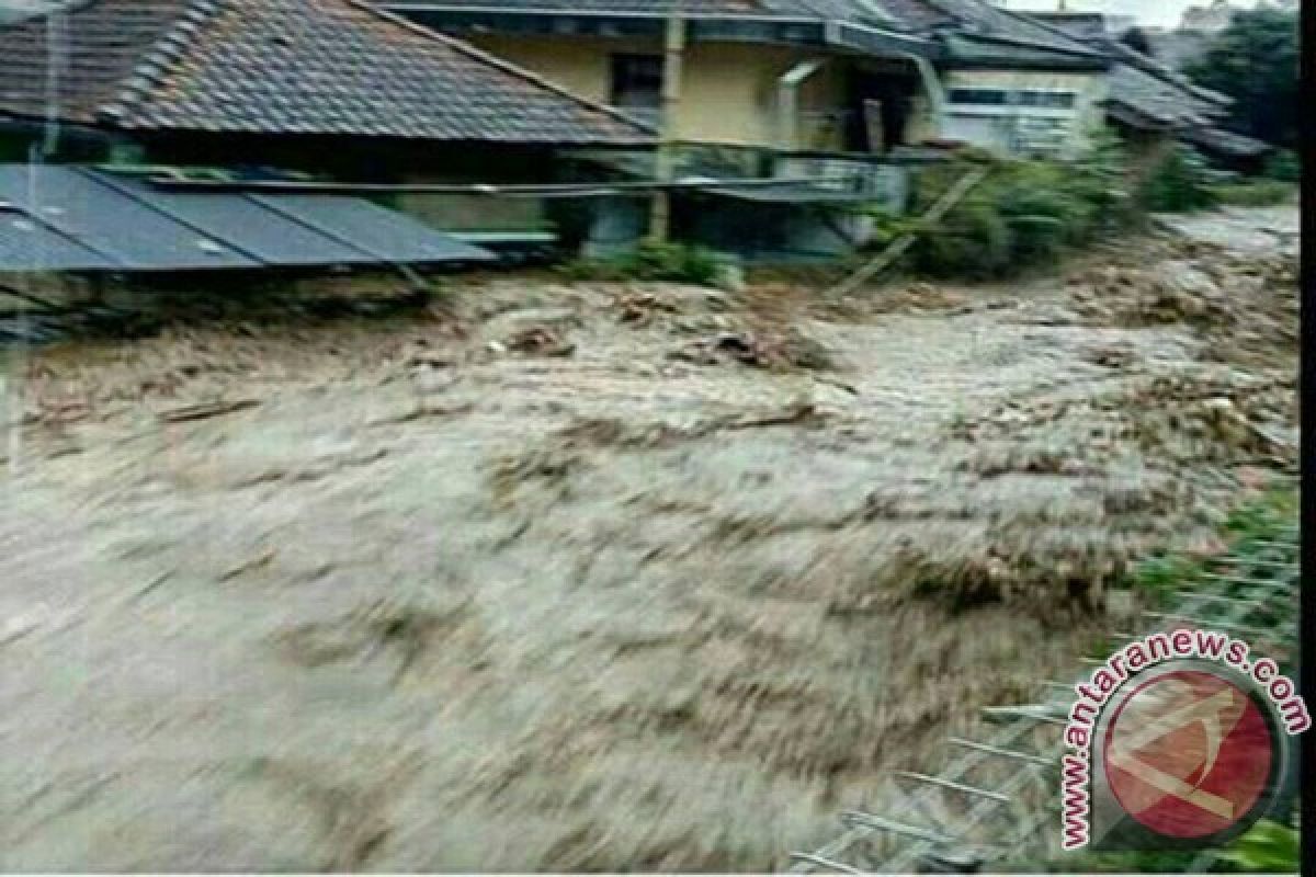 Warga Sausu Masih Kuatir Banjir Susulan 