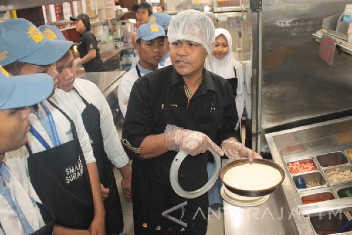 Siswa SMAM 10 Praktikan Cara Kelola Bisnis Kuliner (Video)