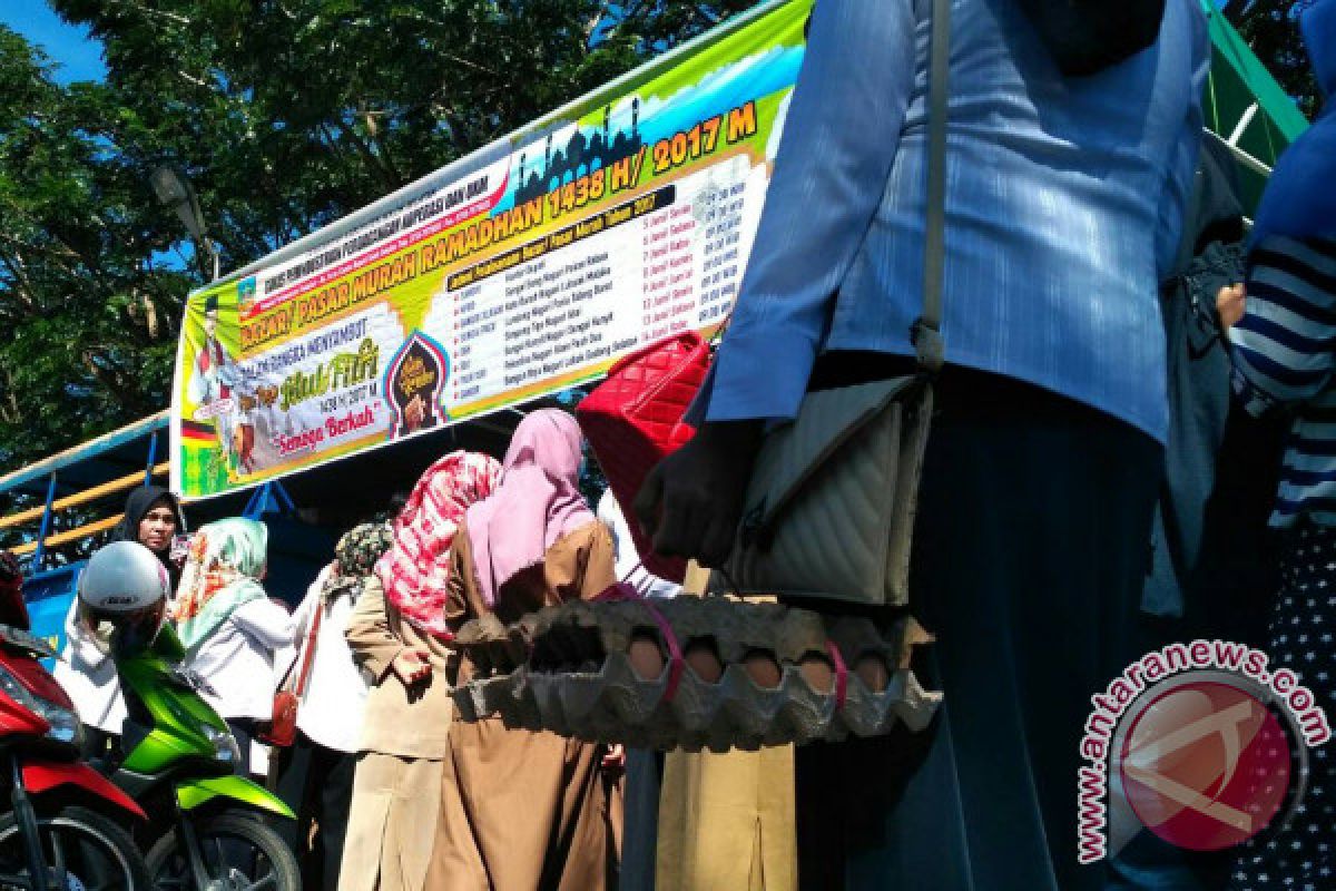 Warga Solok Selatan Serbu Pasar Murah Ramadhan