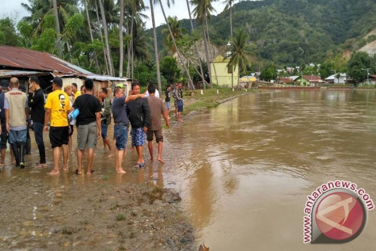Warga : Sudah Tiga Hari Rumah Terendam Banjir