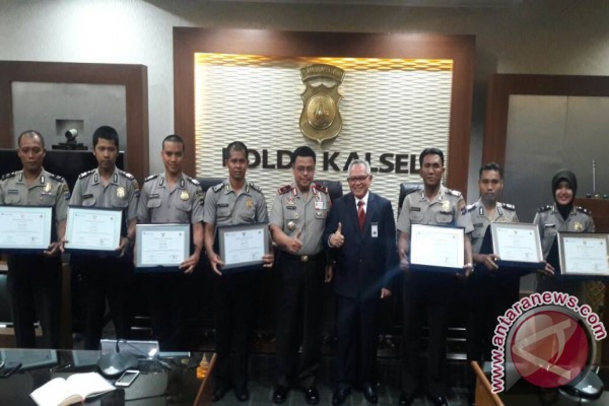 Seven Pelaihari police awarded by Bank Indonesia