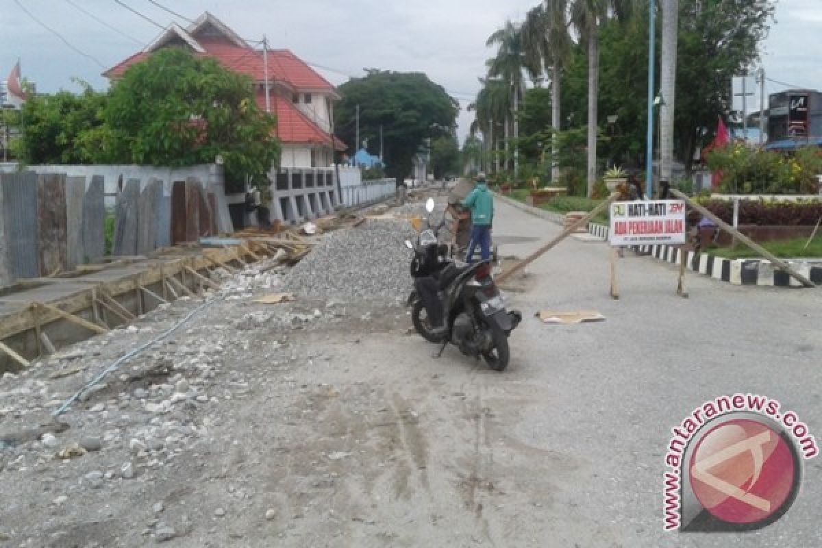 Pemkab Poso mulai benahi jalan dalam kota dan desa