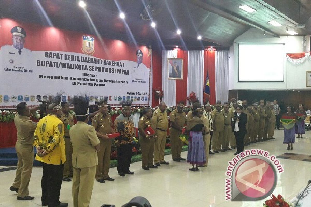 16 kabupaten di Papua terima penghargaan LPPD terbaik