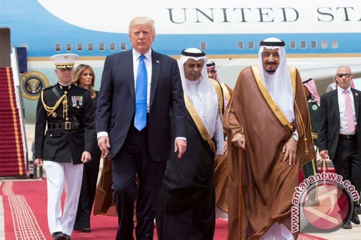 Trump tampak dukung negara Arab isolasi Qatar