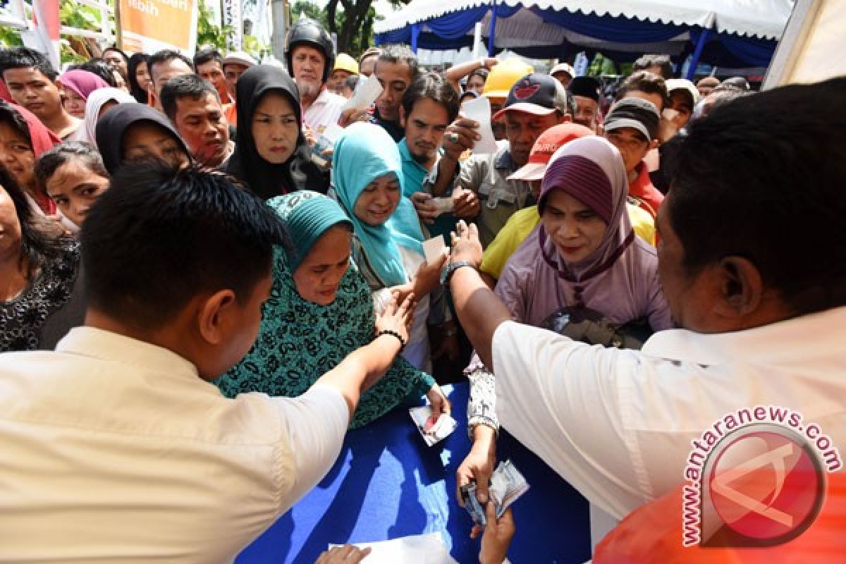 Tulungagung gelar pasar murah sembako dan produk unggulan UMKM