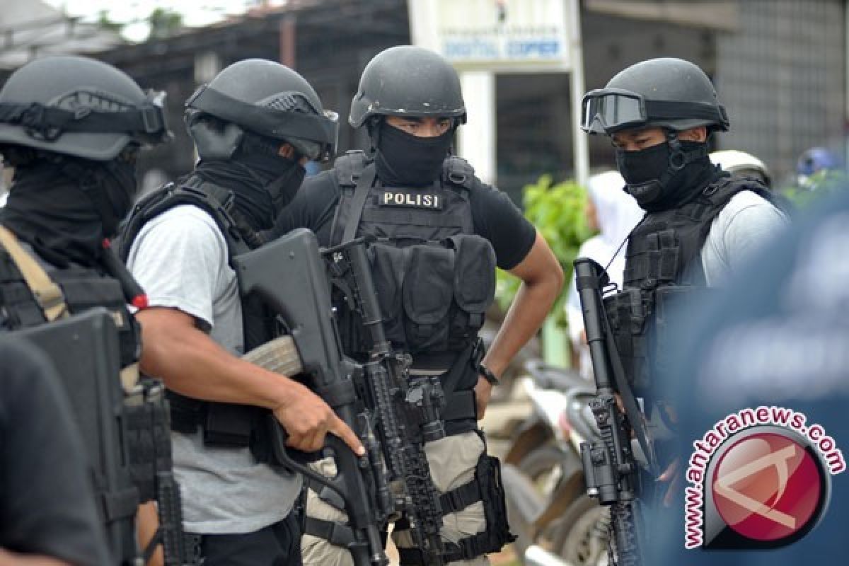 Densus tangkap tiga terduga teroris di Temanggung