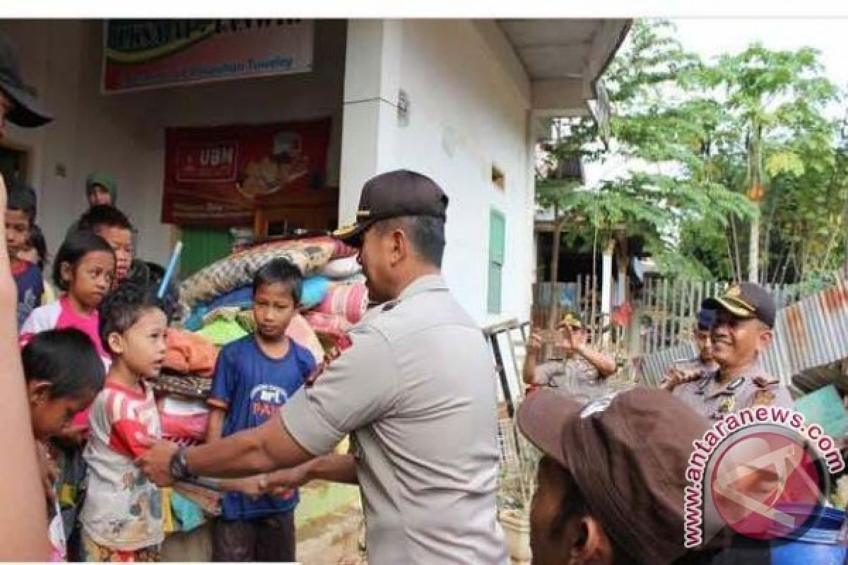 Bila Kapolda Sulteng berbagi rasa dengan korban banjir Tolitoli