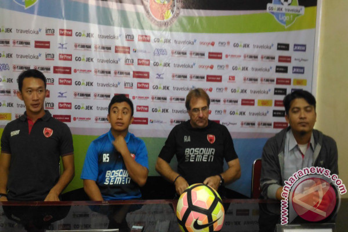 Pelatih baru Persib rencananya langsung pimpin laga kontra Borneo FC