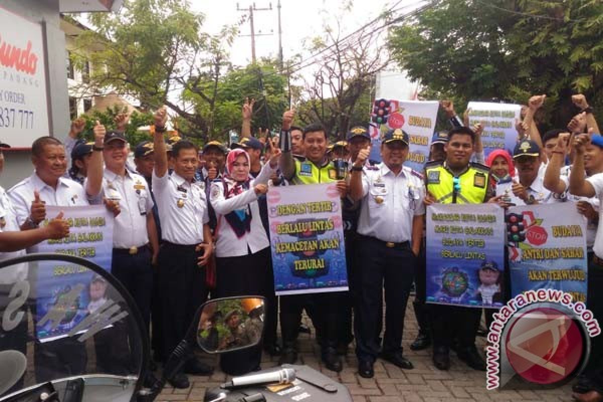 Dishub Makassar Gelar Percontohan-Penertiban Berlalu Lintas 