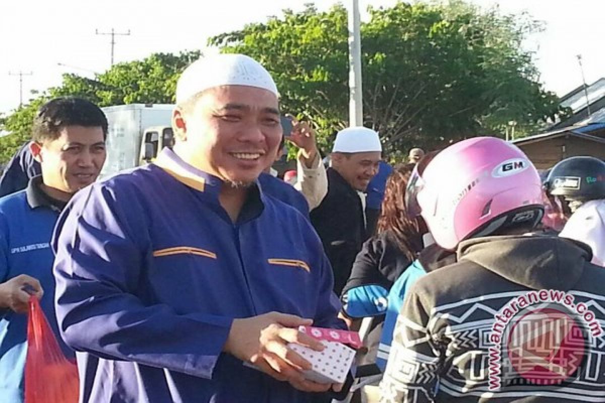 Nasdem Sulteng Bagikan Ribuan Paket Sembako 