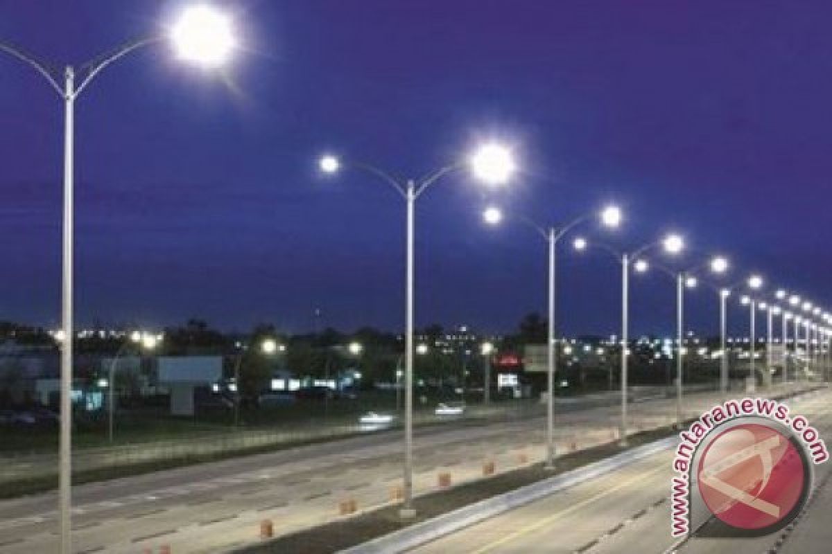 Indocement builds 16 Km street lighting along Serongga-Tarjun 