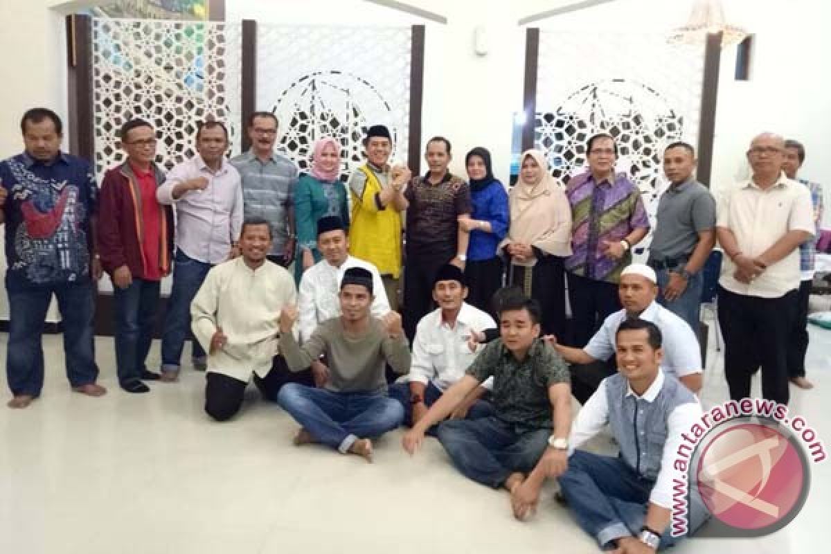 Wawali Solok Dijamu Penganan Khas Makassar