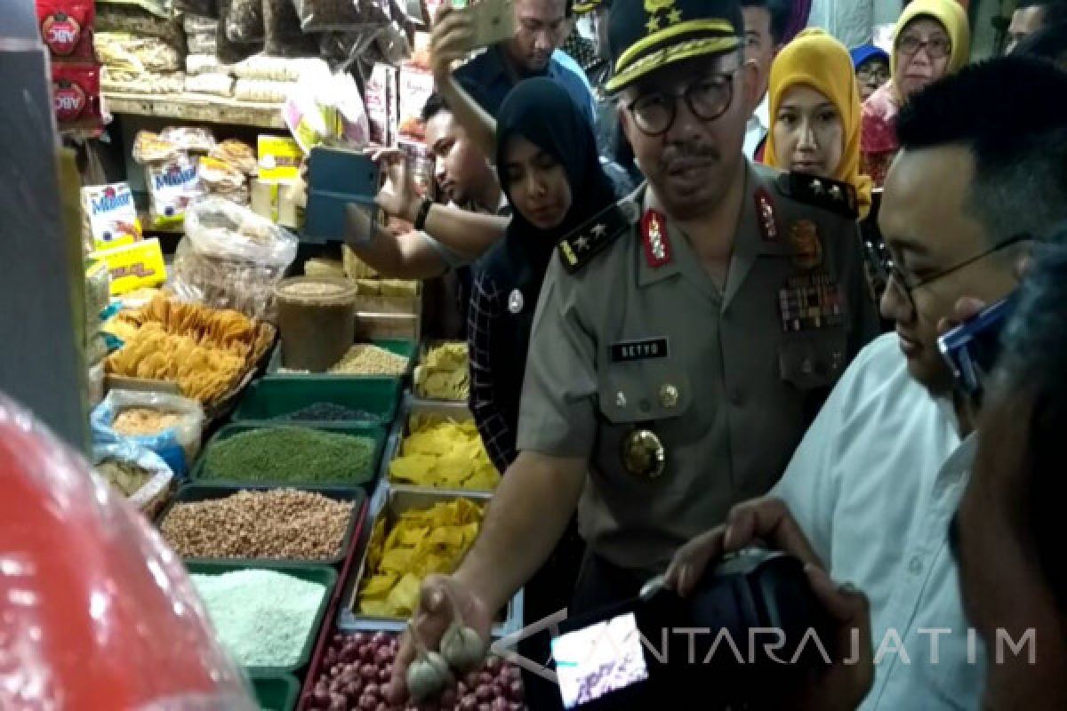 Kasatgas Pangan Polri Sidak Pasar di Surabaya (Video)