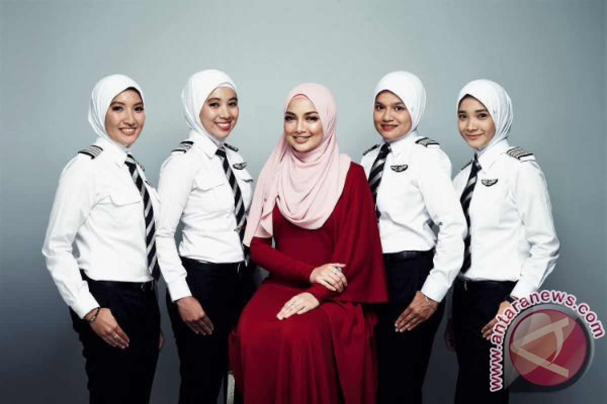 Pilot Wanita Airasia pakai hijab eksklusif