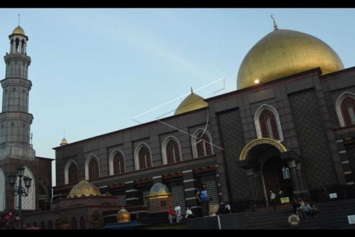 Bupati Sintang ingin DMI kembalikan fungsi masjid