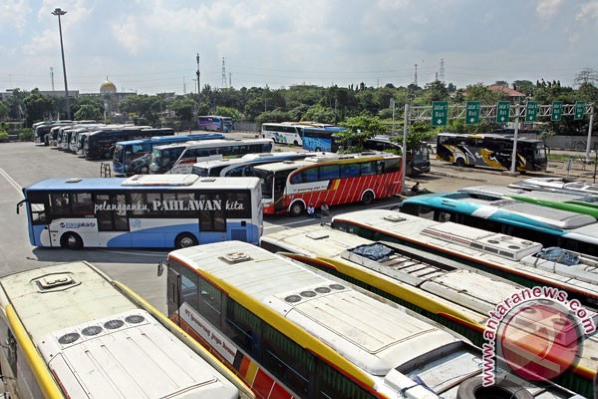 Petugas gabungan periksa urine 105 pengemudi di Pulogebang