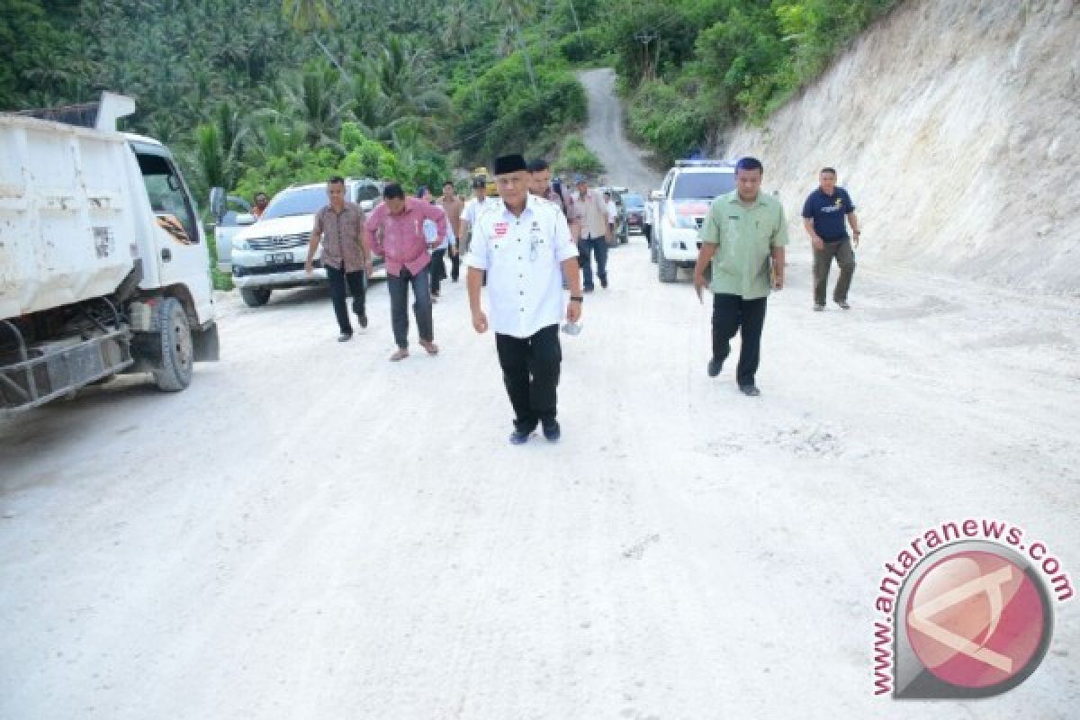Gubernur : Jalan Biluhu Rampung Dalam Tiga Tahun