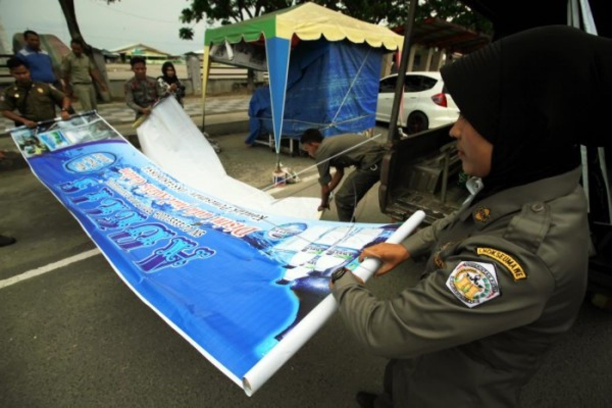 Satpol PP Singkawang Amankan Spanduk Provokatif