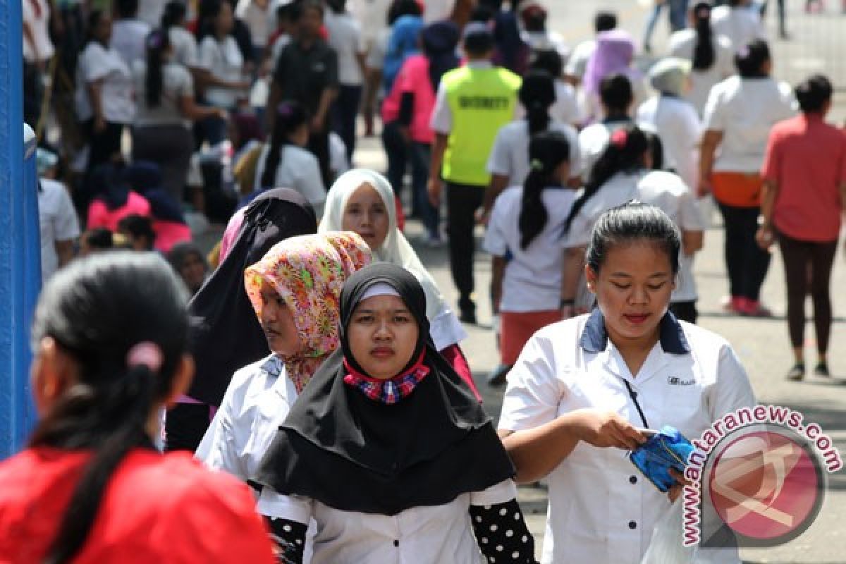 Disnakertrans se-Kalteng buka posko pengaduan THR