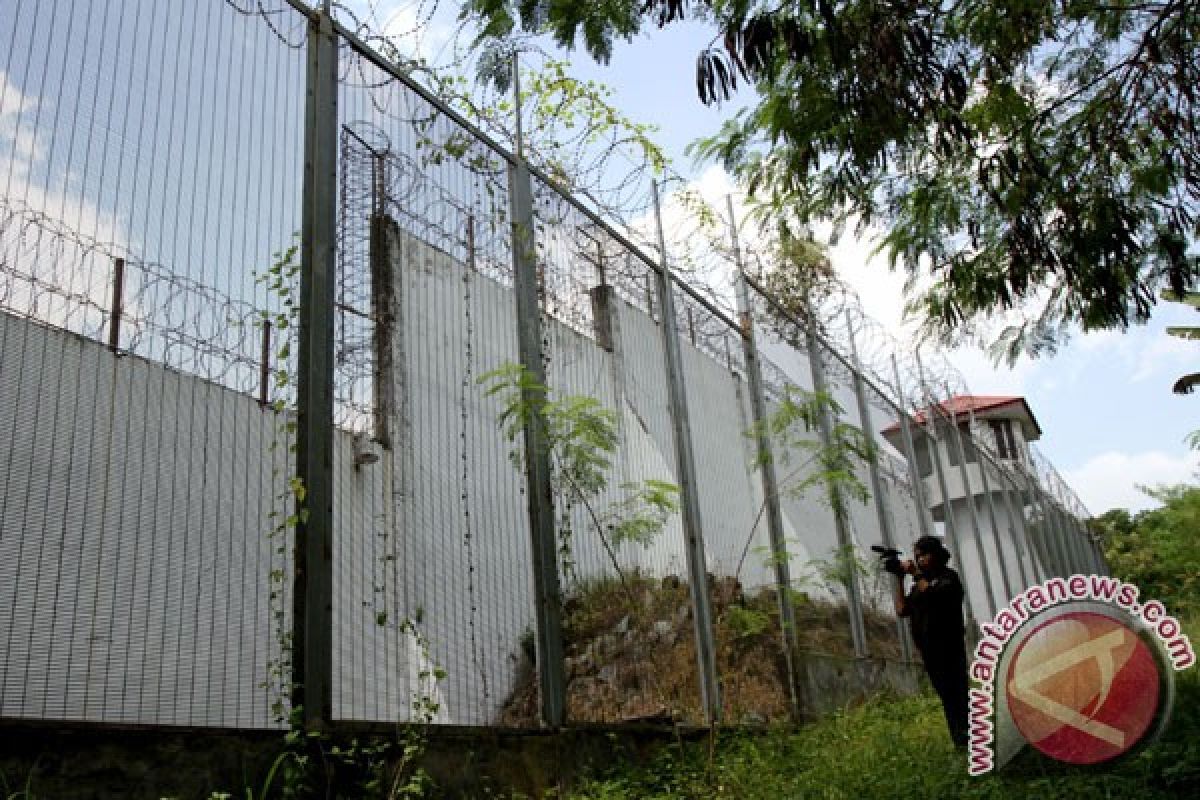 Tahanan Rutan Pekanbaru melawan saat dipindahkan