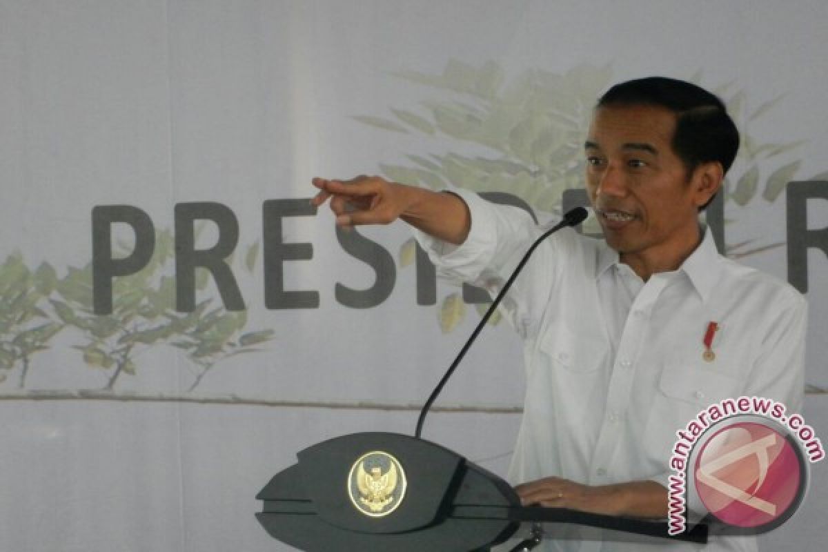 Jokowi diskusi dengan santri Ponpes Miftahuk Huda