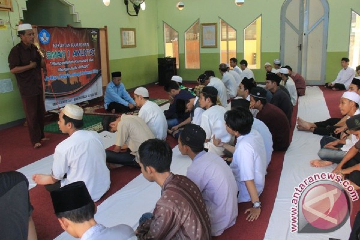 Ketua MUI dan Polres Isi Kegiatan Ramadan di Sekolah