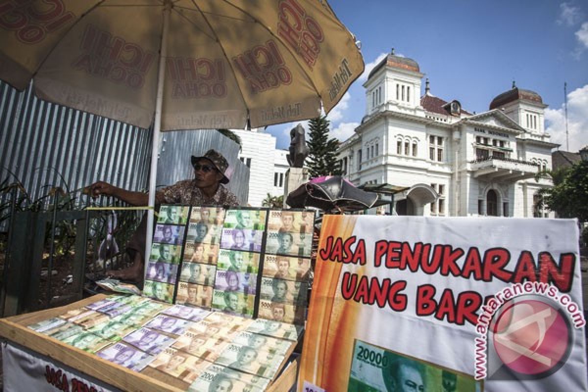Yogyakarta menertibkan penukaran uang di Jalan Senopati