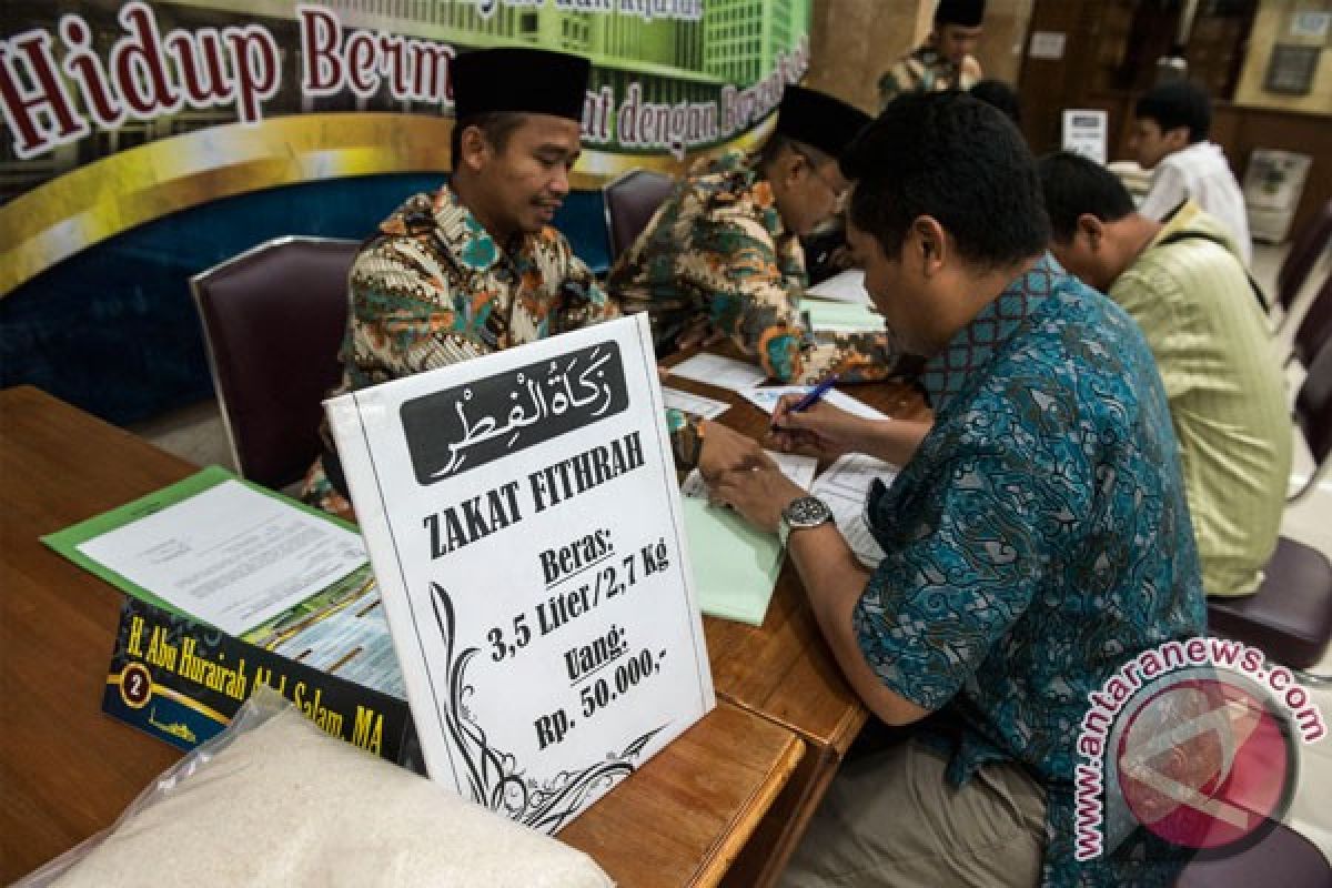 Perantau Minang salurkan zakat di Agam