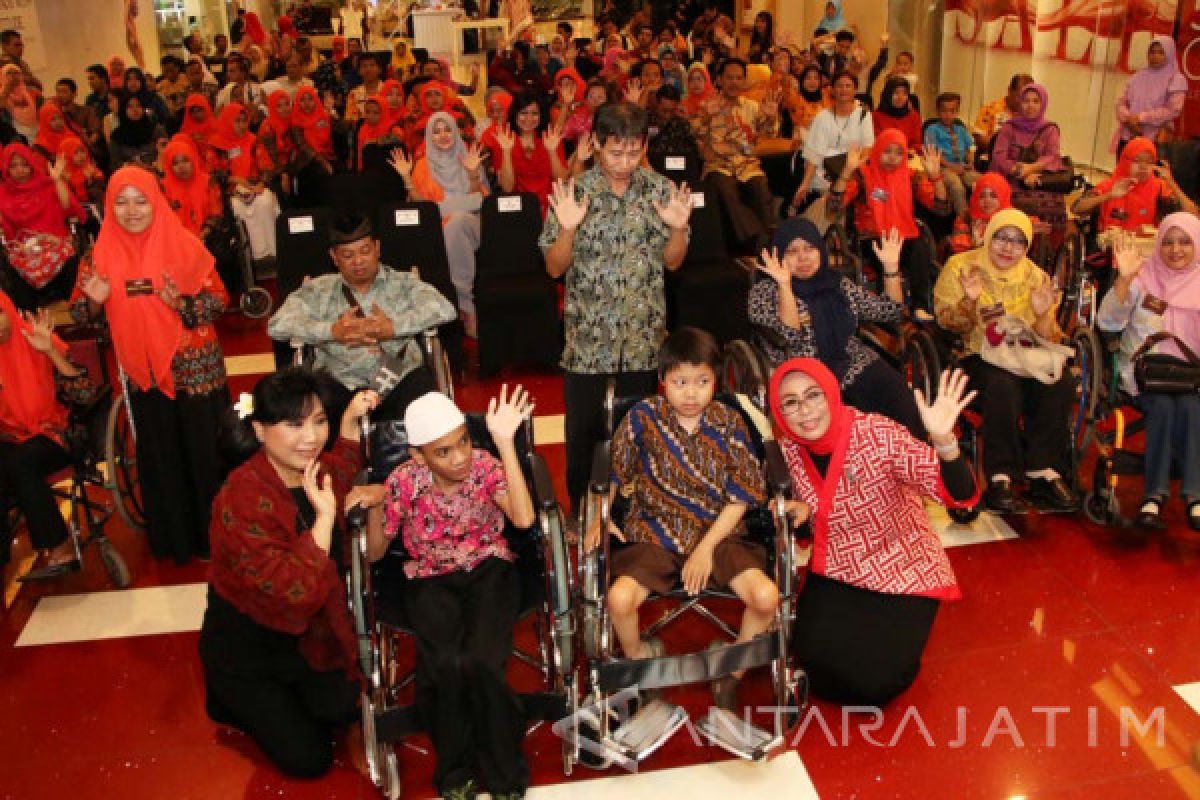 BKOW Jatim Berbagi Kasih dengan Disabilitas