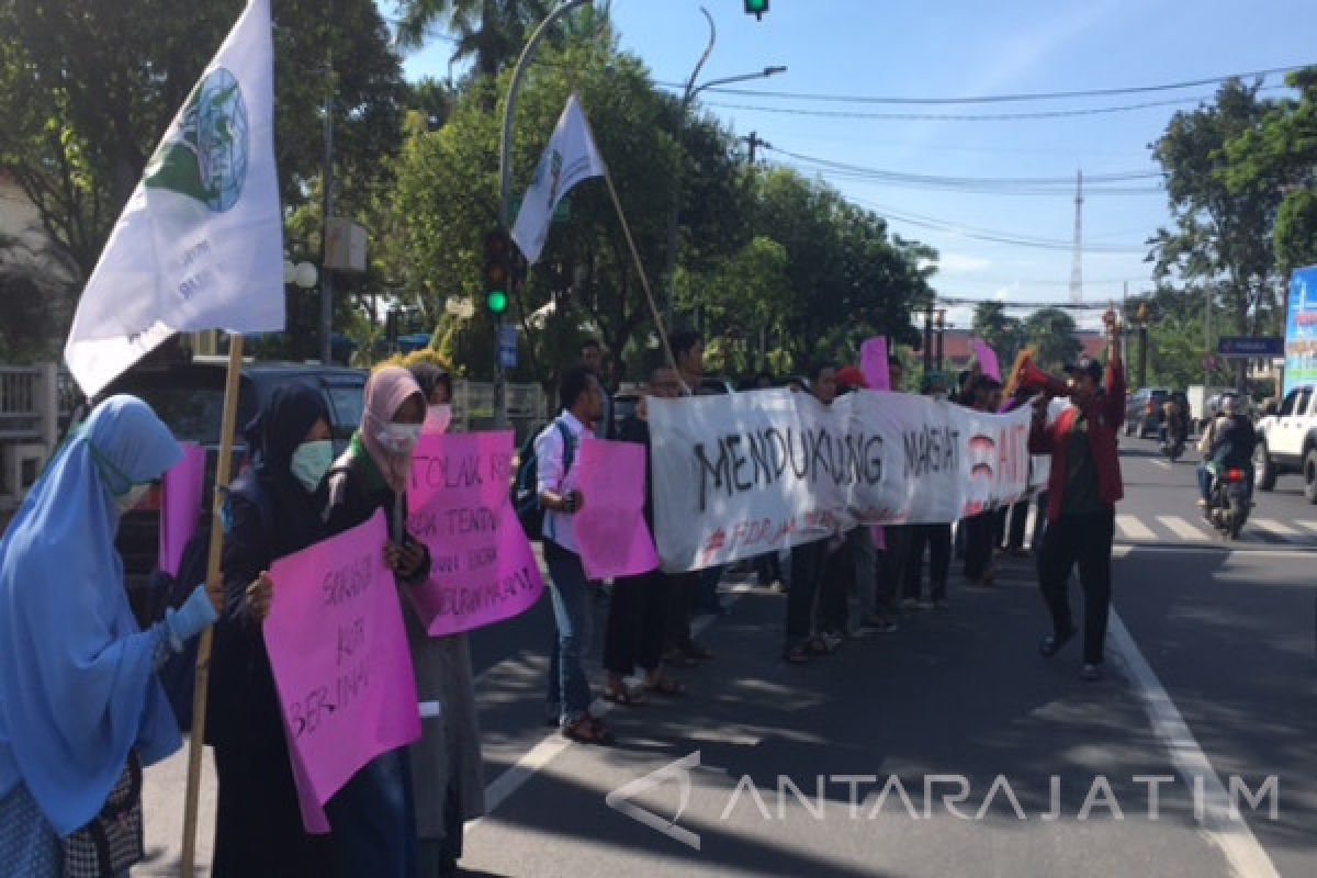 Forum Pemuda Surabaya Demo Tolak Penurunan Pajak Hiburan (Video)