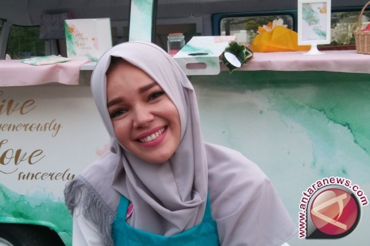Dewi Sandra Lebih Fokus Ibadah Ramadan