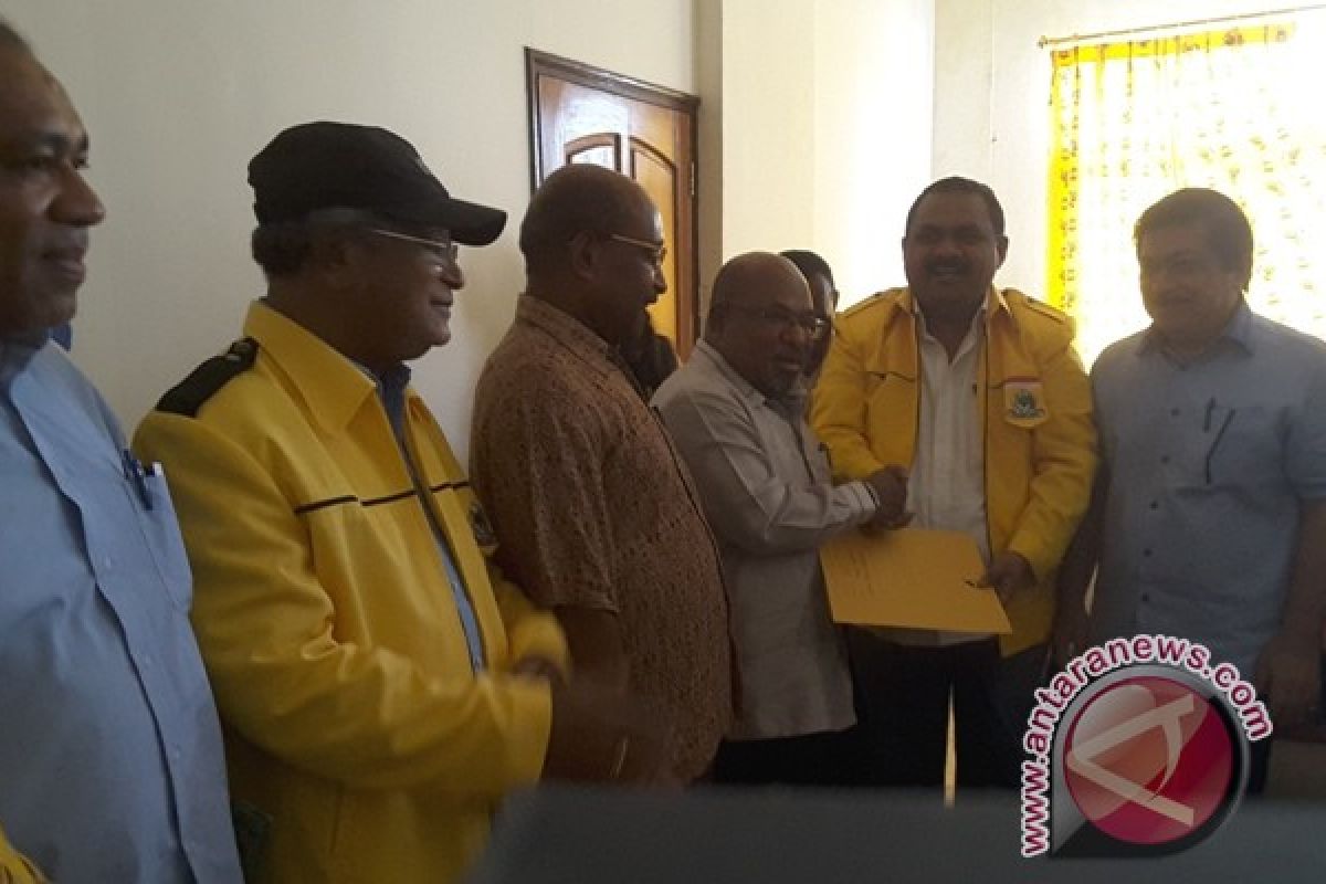 Lukas Enembe mendaftar di PKS dan Golkar untuk maju Pilgub Papua