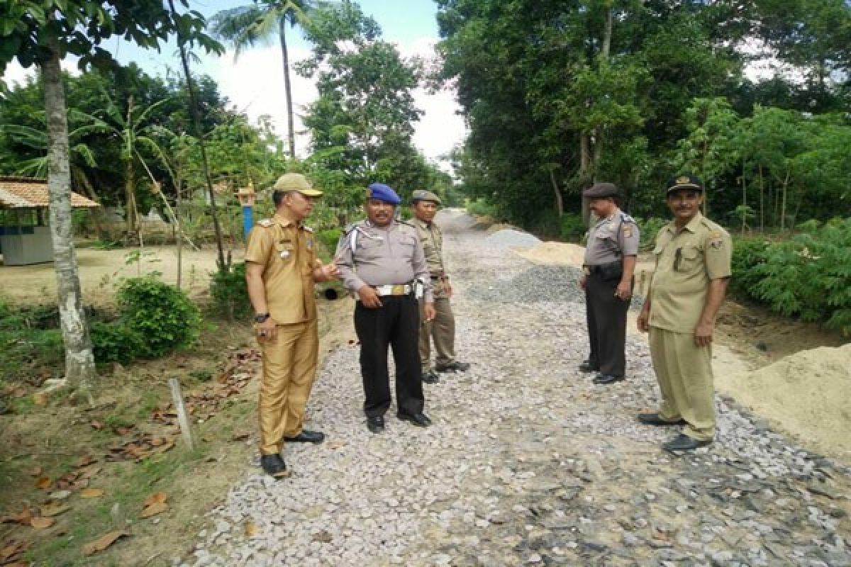 Lampung Tengah Libatkan Warga Bangun Jalan Kampung