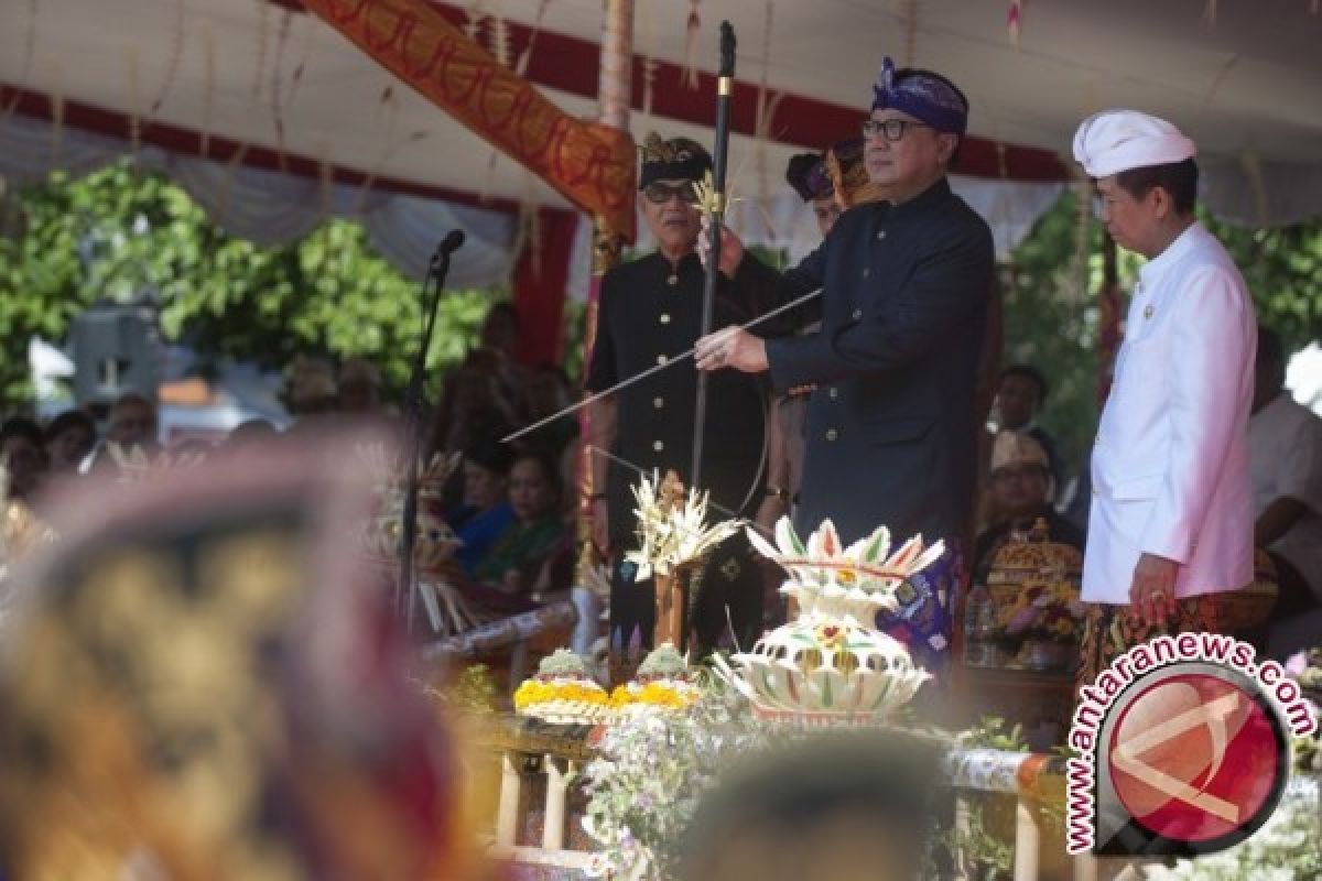 Mendagri lepas pawai pesta kesenian Bali ke-39