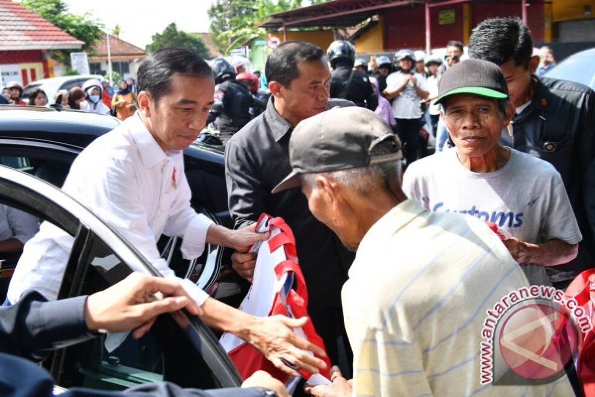 Tasikmalaya antusiastis sapa Presiden Jokowi