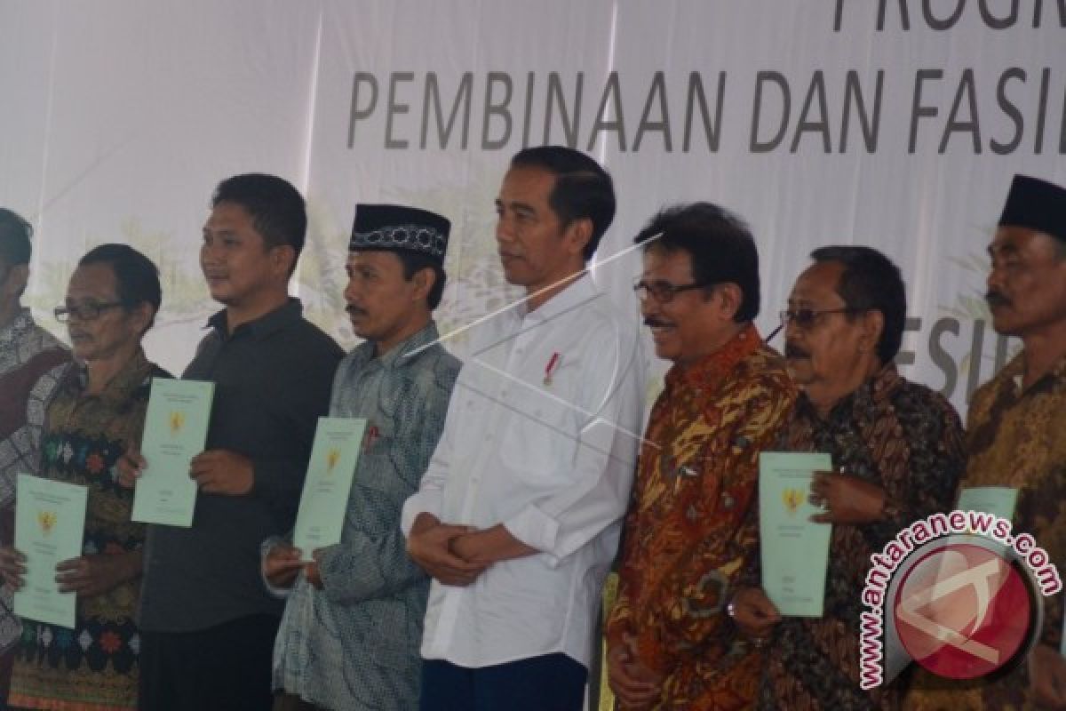 Tasikmalaya Antusiastis Sapa Presiden Jokowi