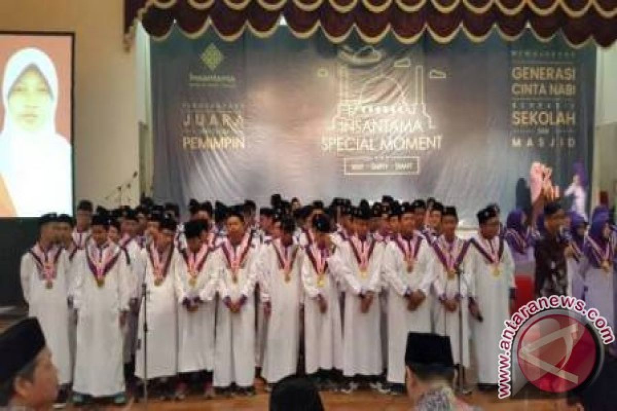 Shalawat Nabi Tandai Wisuda SMPIT-SMAIT Insantama Bogor