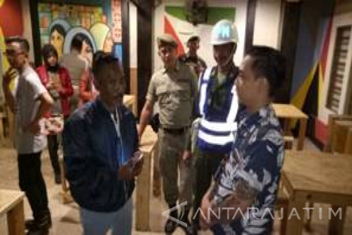 Satpol PP Malang Sita Minuman Keras tanpa Izin