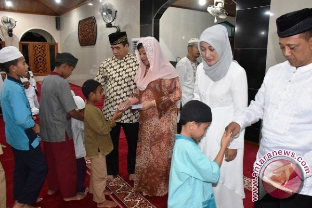 Kasal Beri Santunan Anak Yatim di Ambon