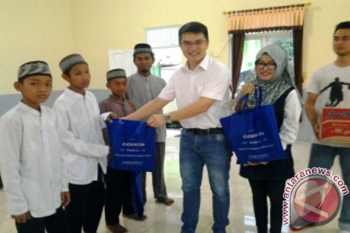 Conch serahkan dana CSR untuk siswa  Tabalong