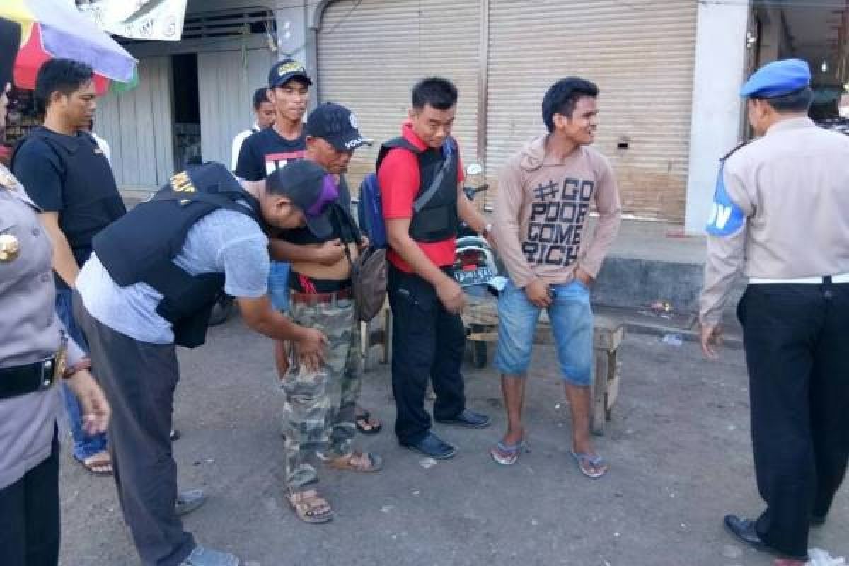 Polsek Dusun Timur Razia di Pasar, Namun Tidak Ditemukan Preman