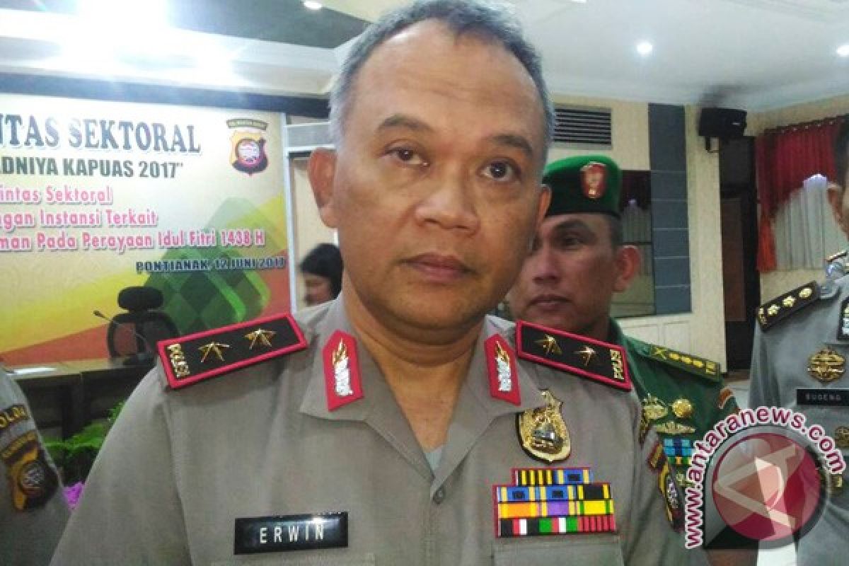 Kapolda Pimpin Upacara Tabur Bunga Di Pelabuhan Senghie