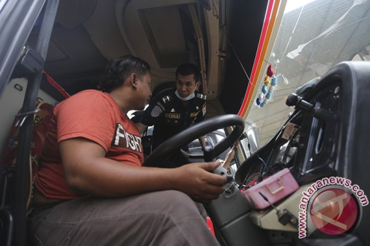 Pemeriksaan Armada Bus Mudik Lebaran