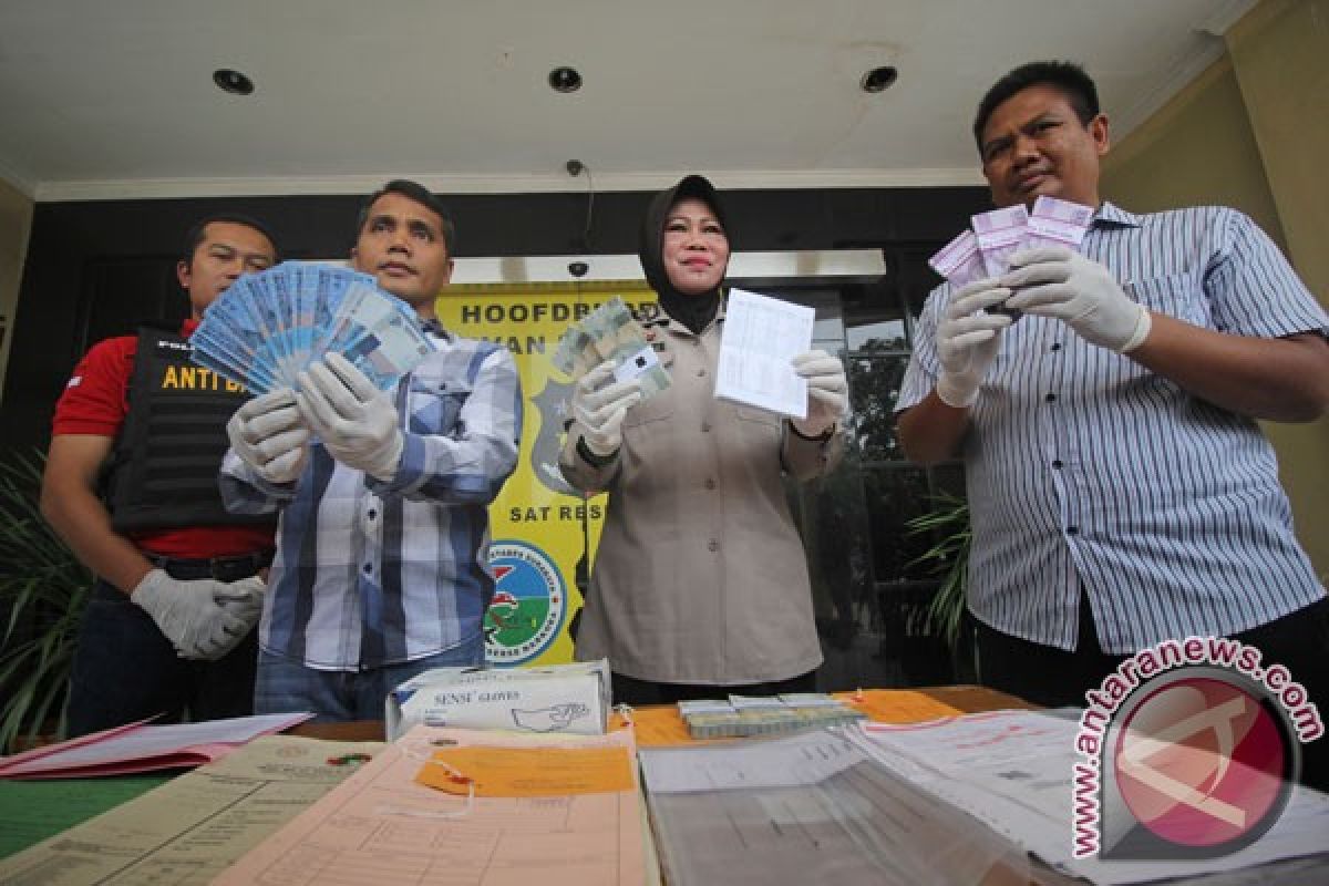 Polisi ungkap kasus pungli BPN Surabaya