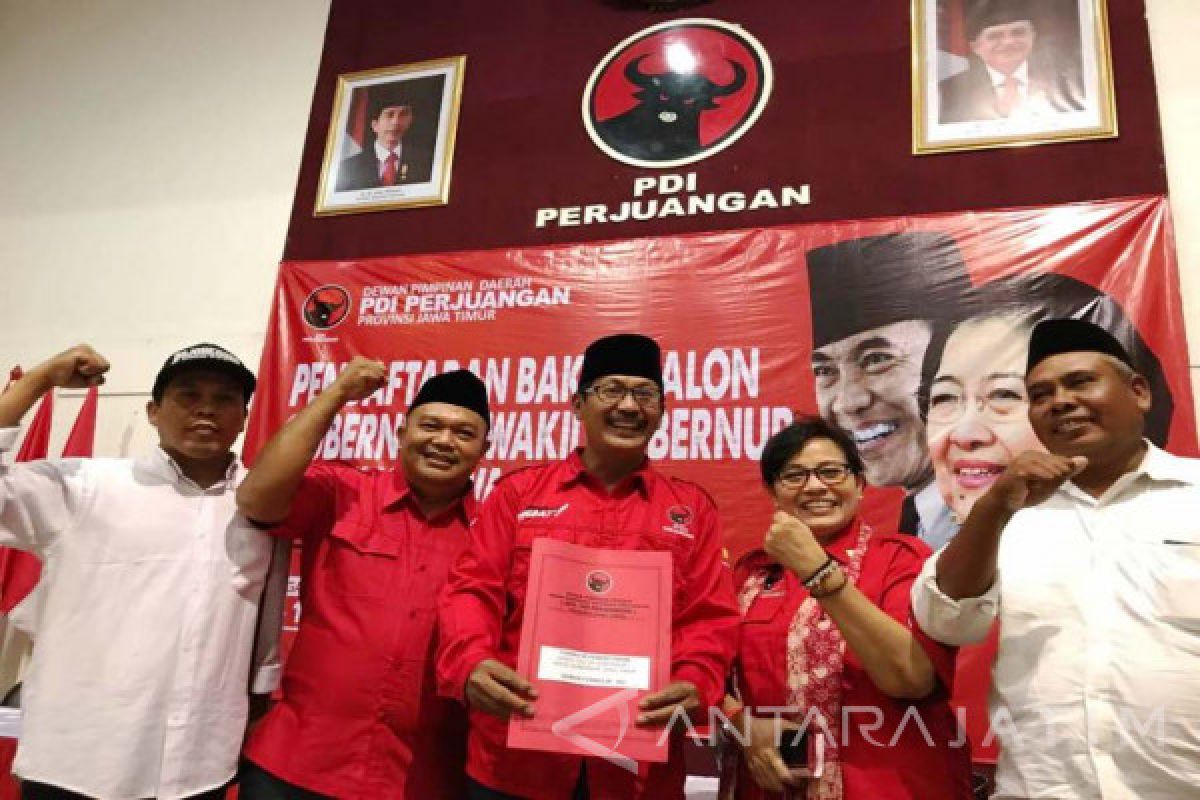 Suhandoyo Ambil Formulir Cagub Jatim melalui PDIP