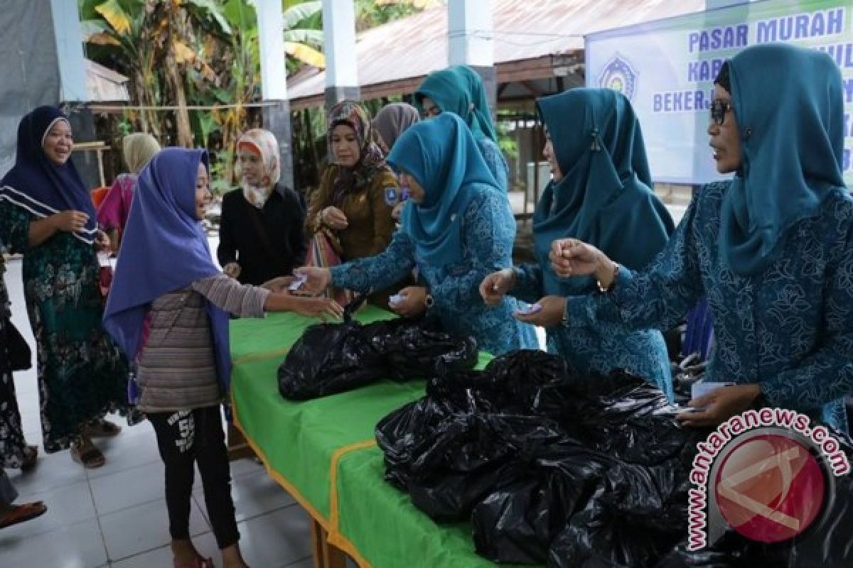 TP PKK Hulu Sungai Selatan Gelar Pasar Murah